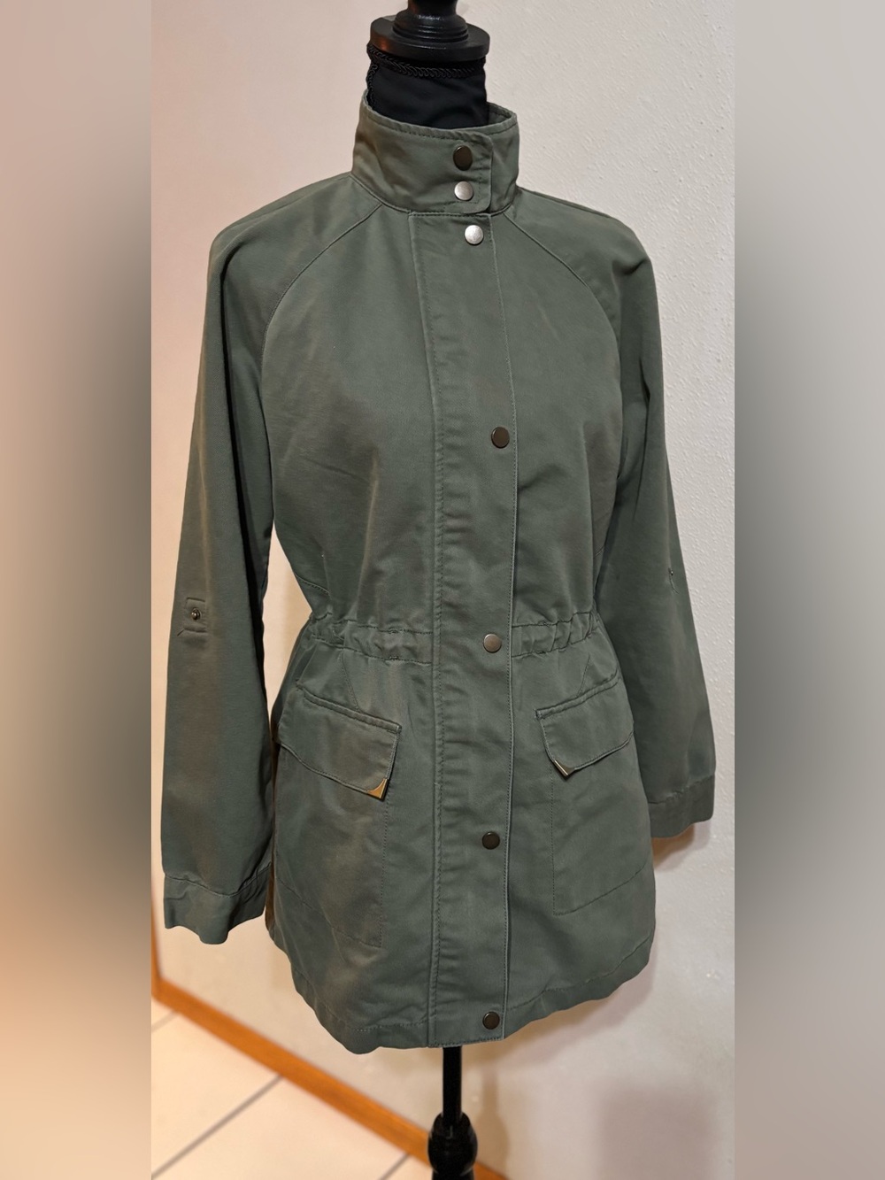 Women’s Olive Utility Jacket with snap buttons & zip-front EUC